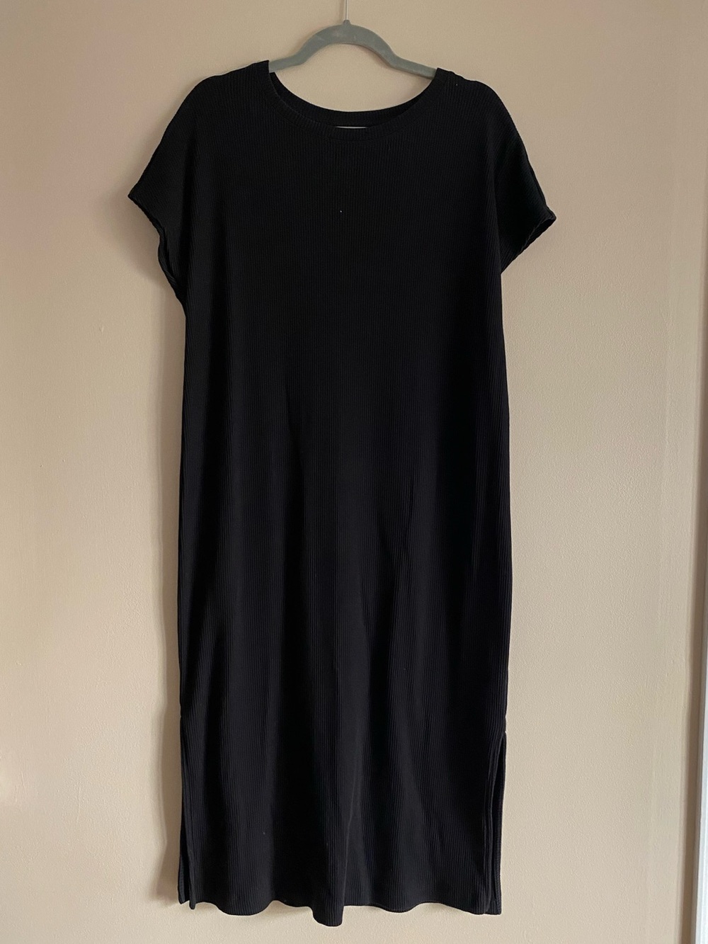 Black Short-Sleeve Midi Dress